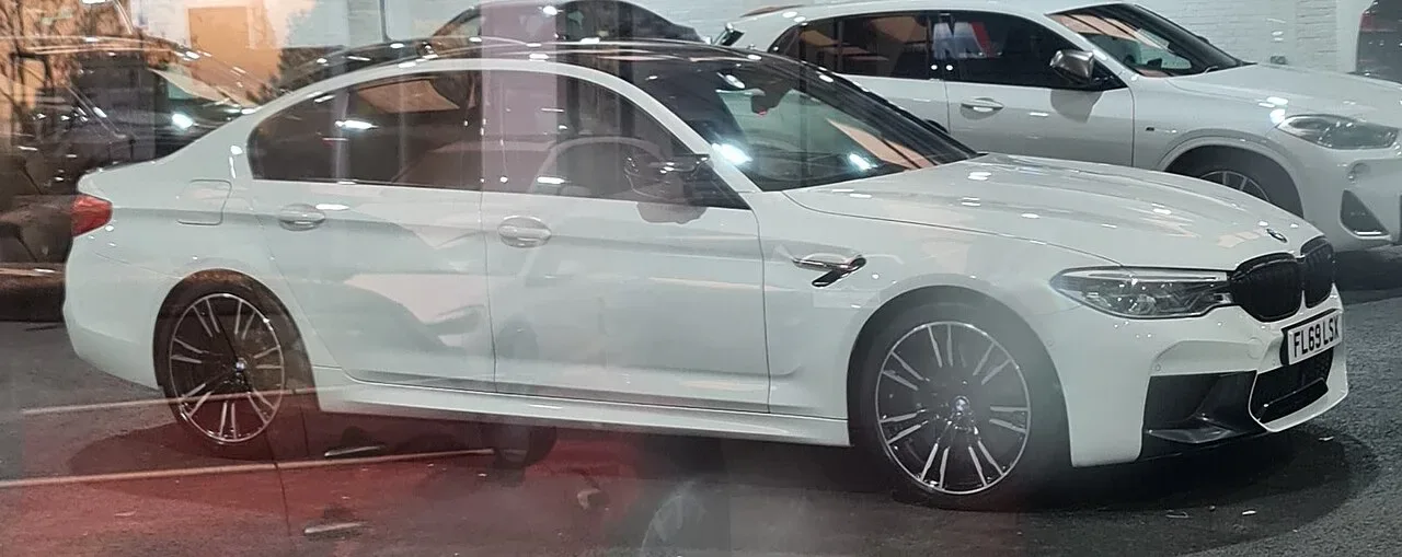 BMW M5, side