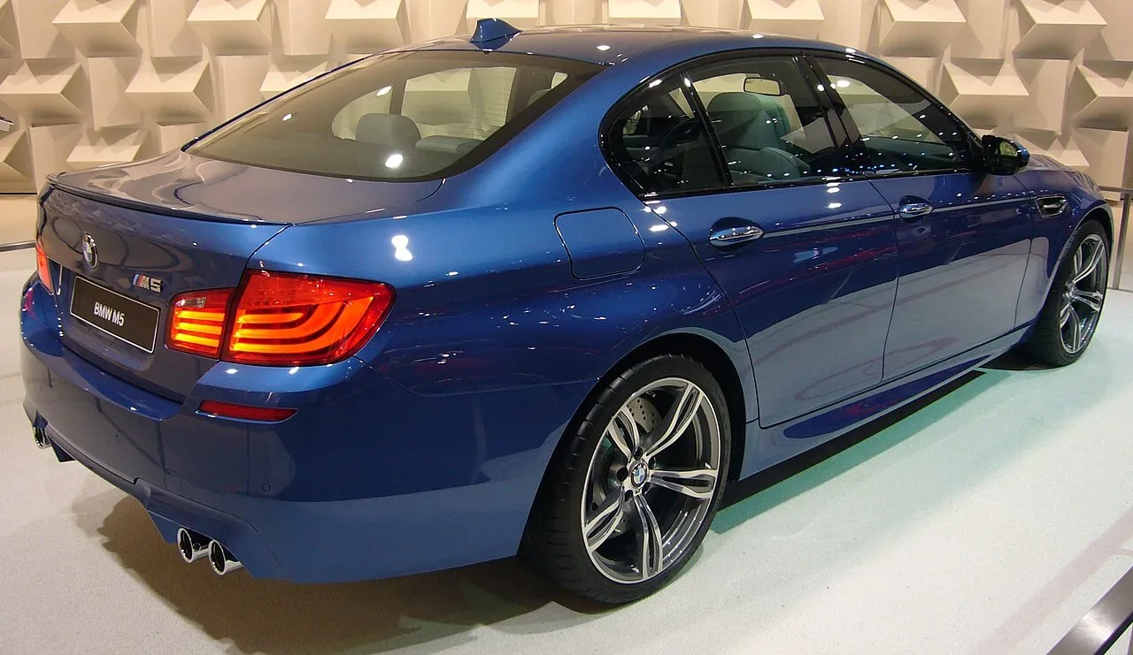 BMW M5, rear