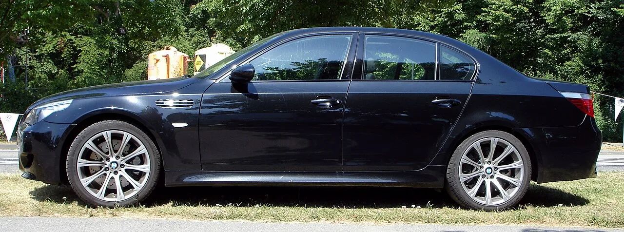 BMW M5 Touring, side