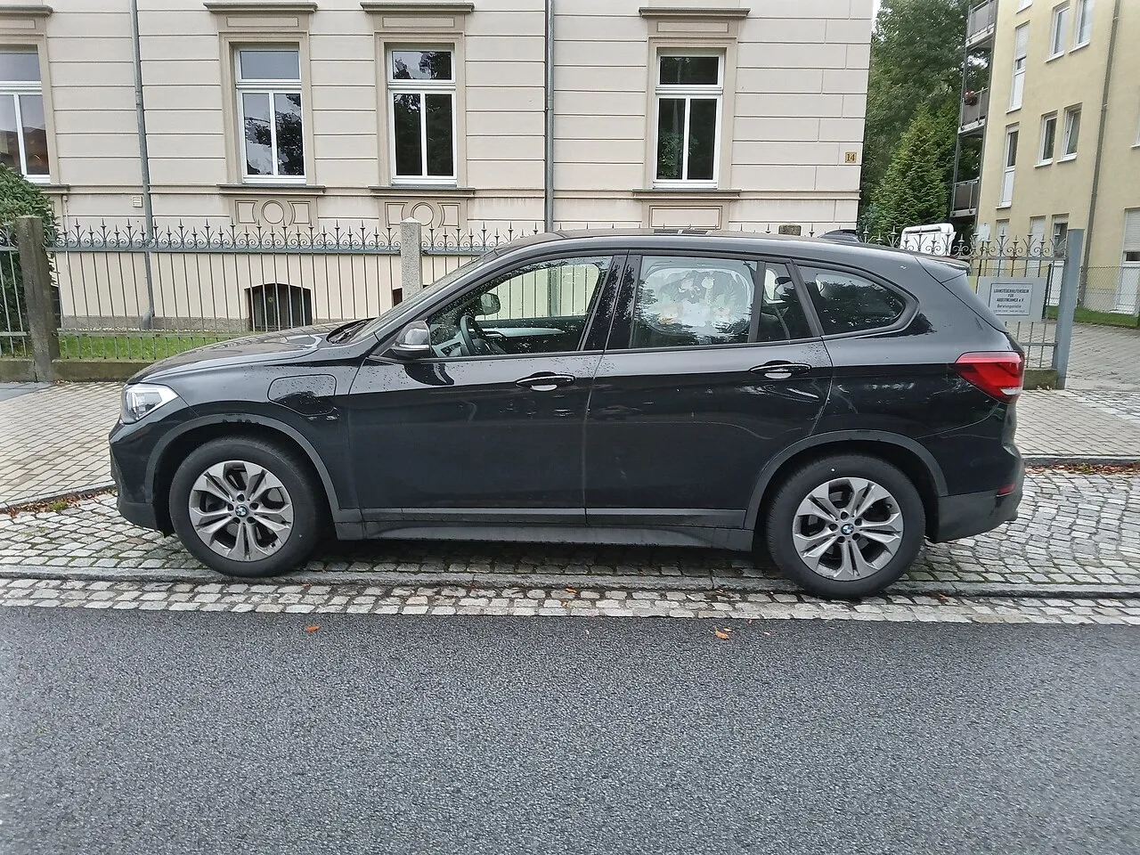 BMW X1, side