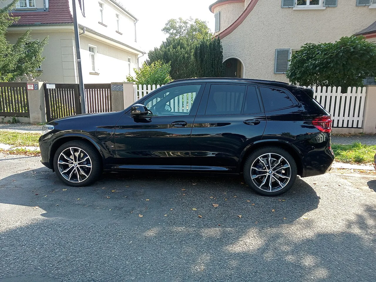 BMW X3, side