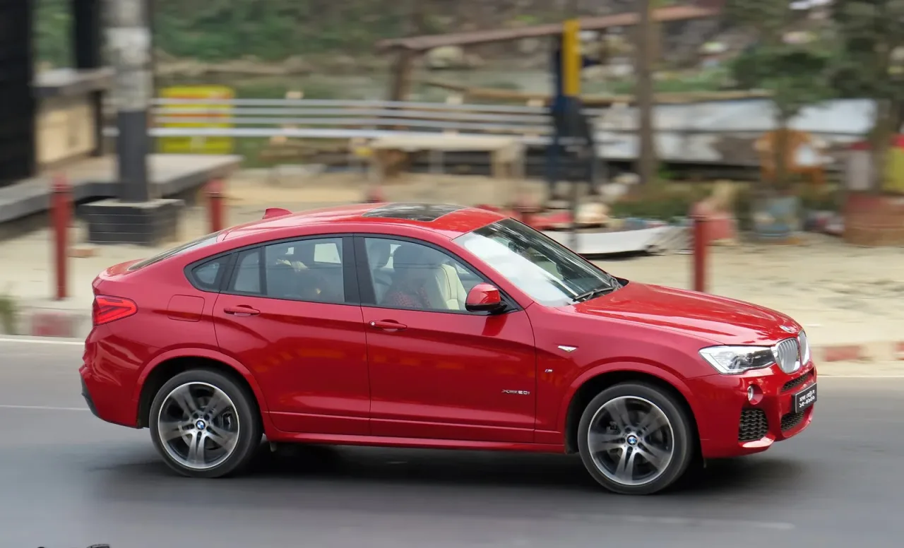 BMW X4, side