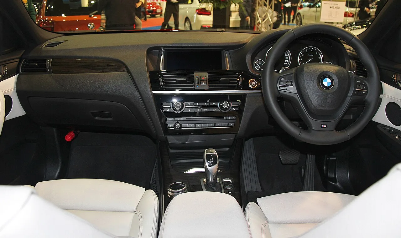 BMW X4 M Performance, interior