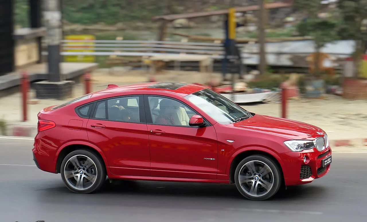 BMW X4 M Performance, side