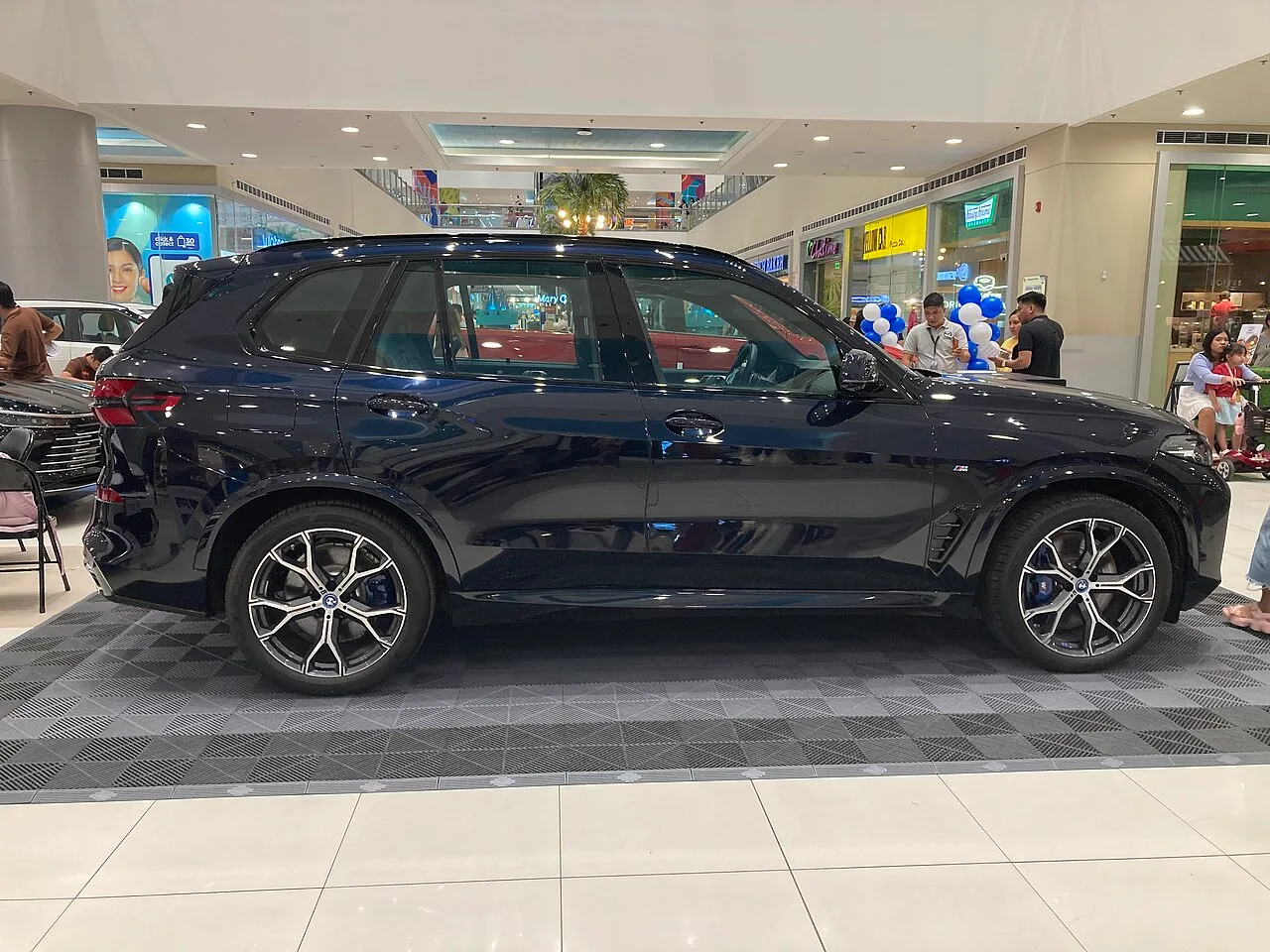 BMW X5 M, side