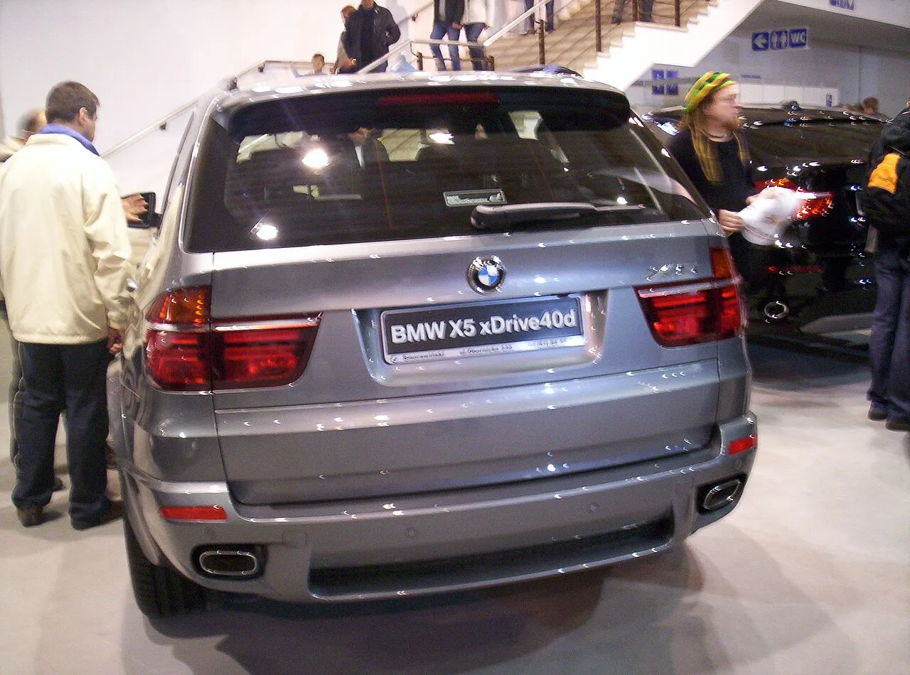 BMW X5, rear