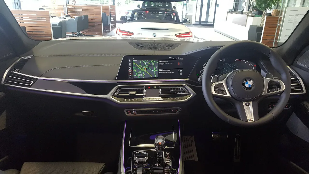 BMW X7, interior