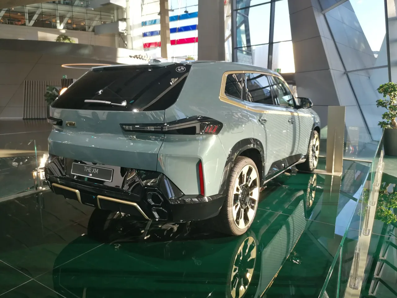 BMW XM, rear