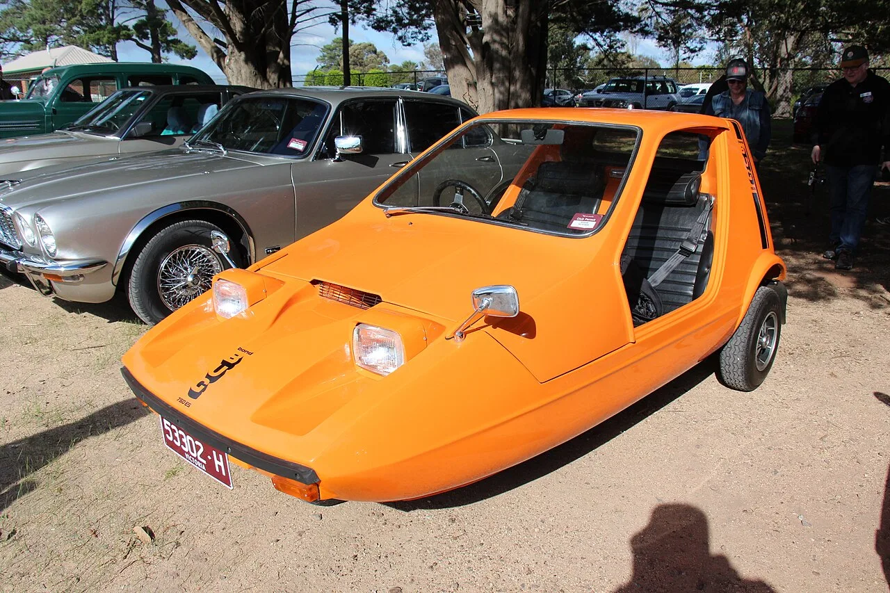 Bond Bug, side