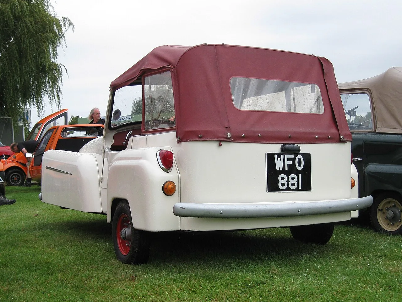 Bond Minicar, rear