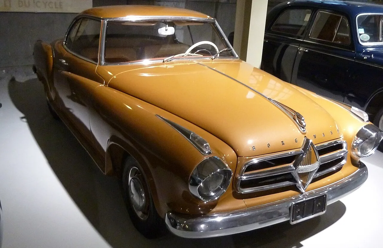 Borgward Isabella saloon and estate, side