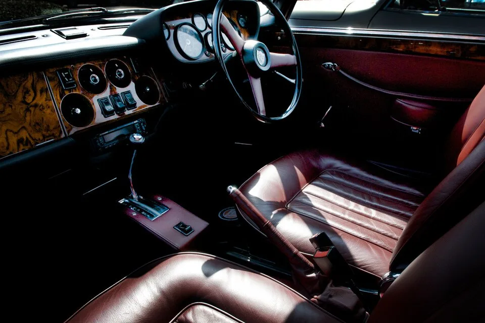 Bristol 411, interior