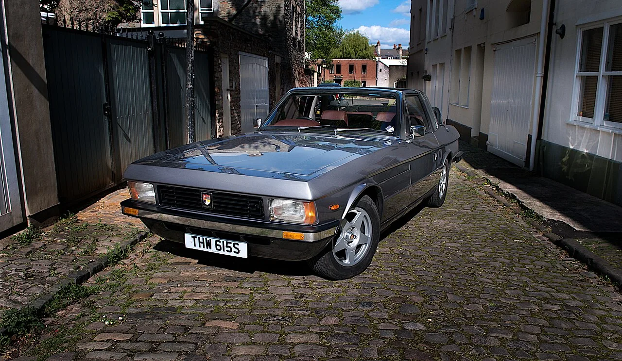Bristol 412, rear