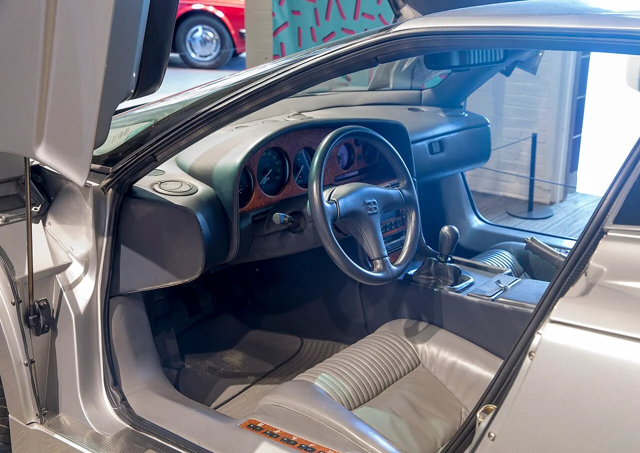 Bugatti EB110, interior