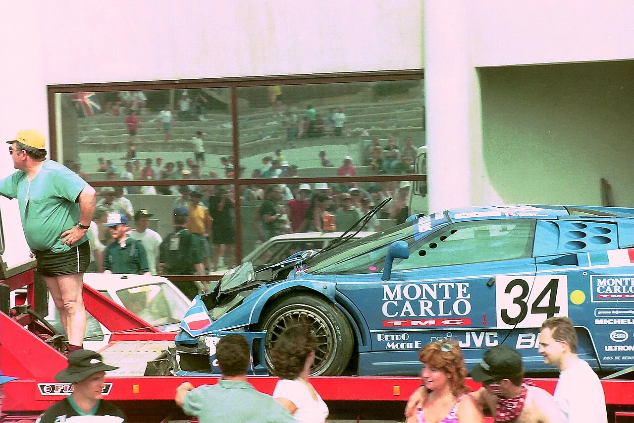 Bugatti EB110, rear