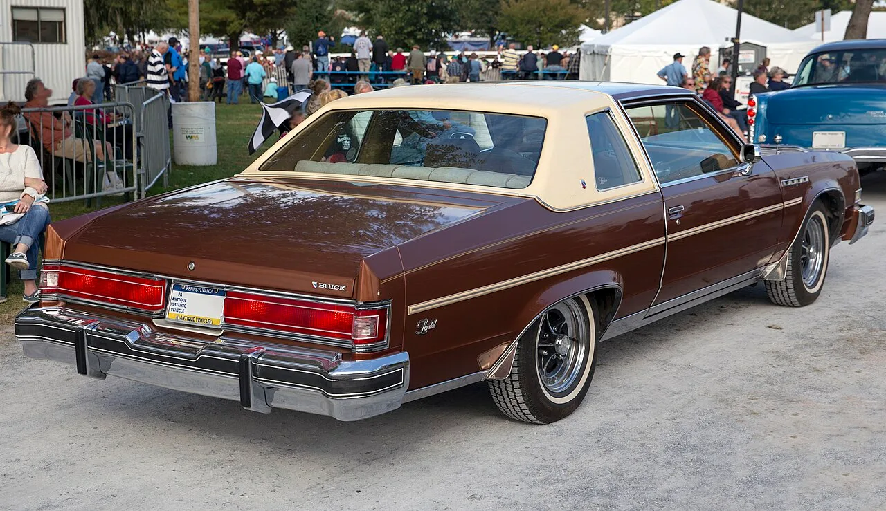 Buick Electra, rear