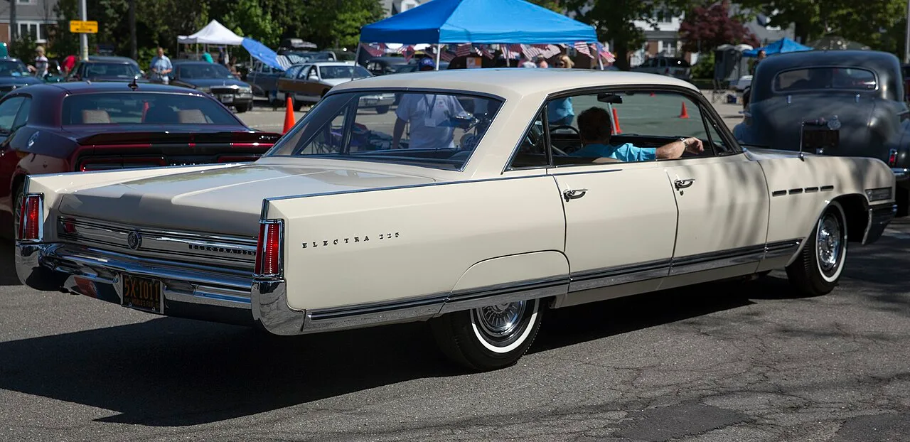 Buick Electra 225, side