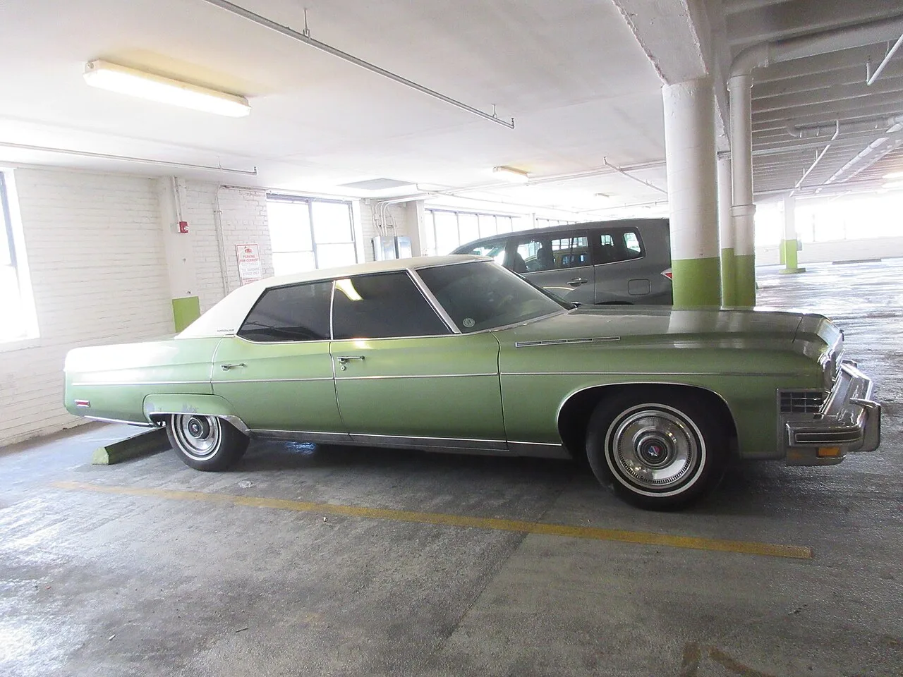 Buick Electra 225, side