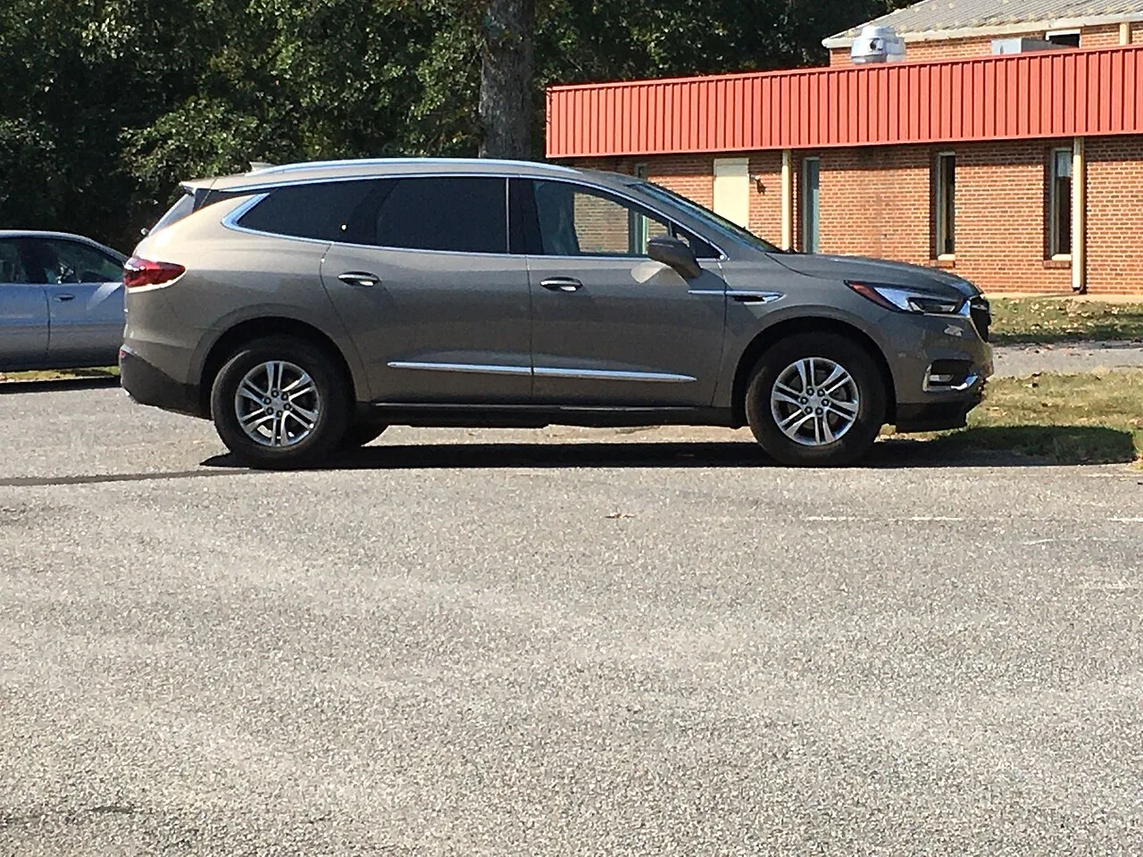 Buick Enclave, side