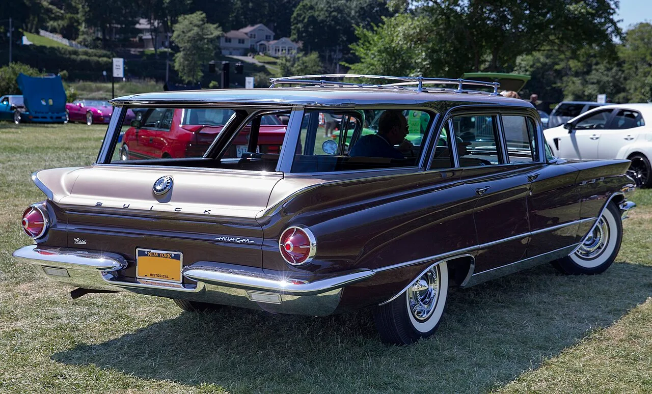 Buick Invicta, rear