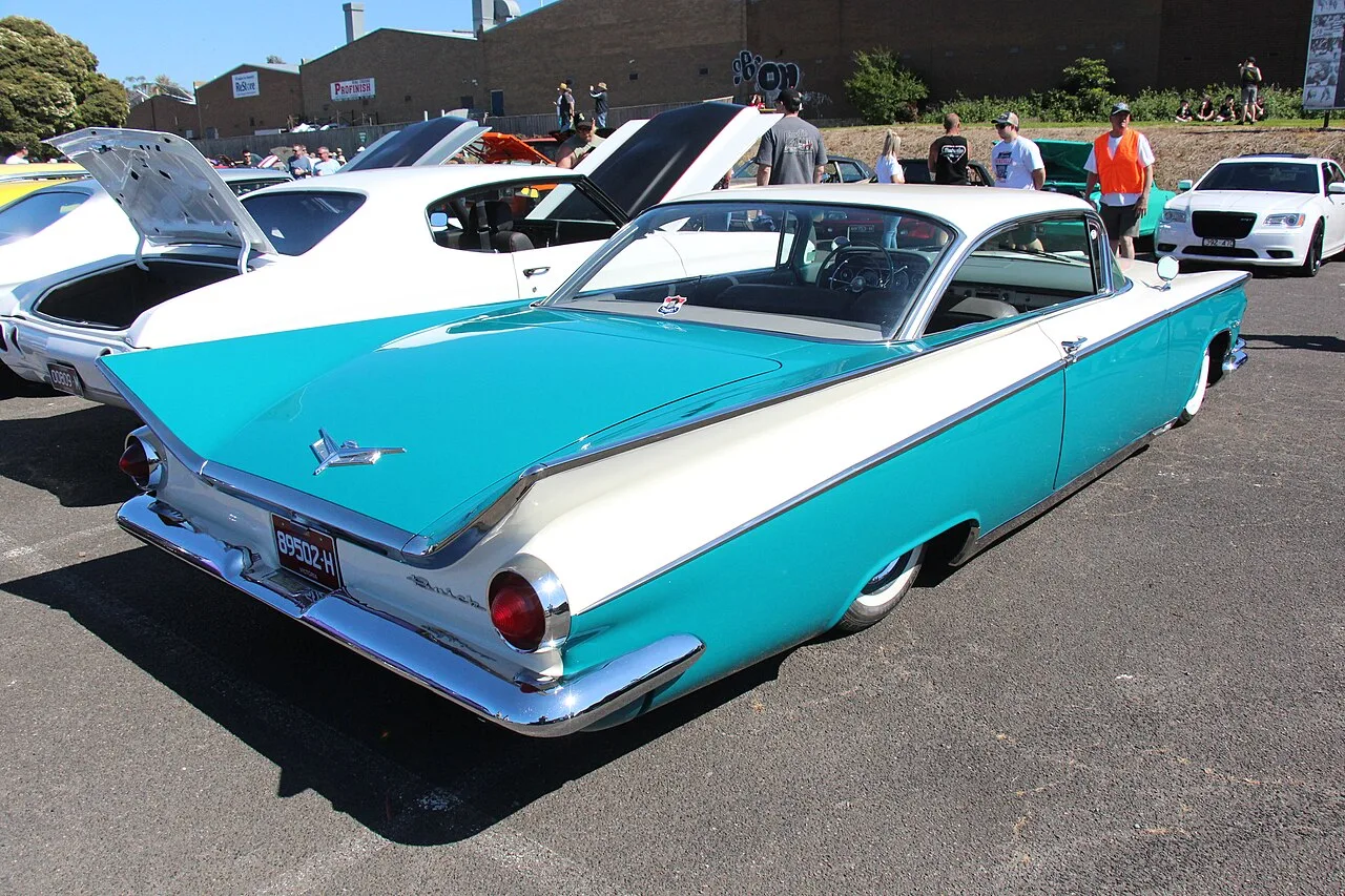 Buick Invicta, side