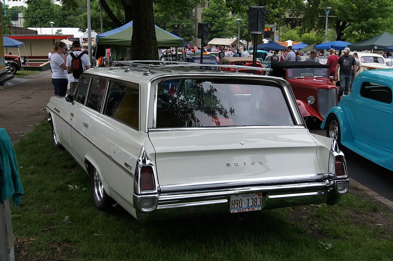 Buick Invicta Wildcat, rear