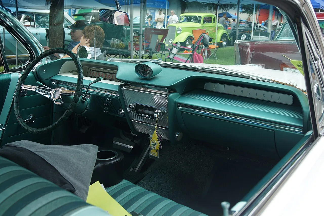 Buick Invicta, rear