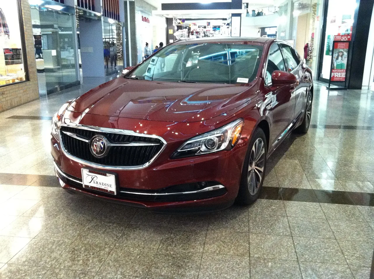 Buick LaCrosse, side