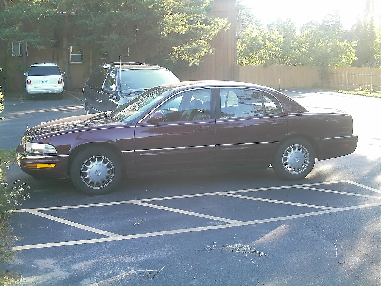 Buick Park Avenue, side