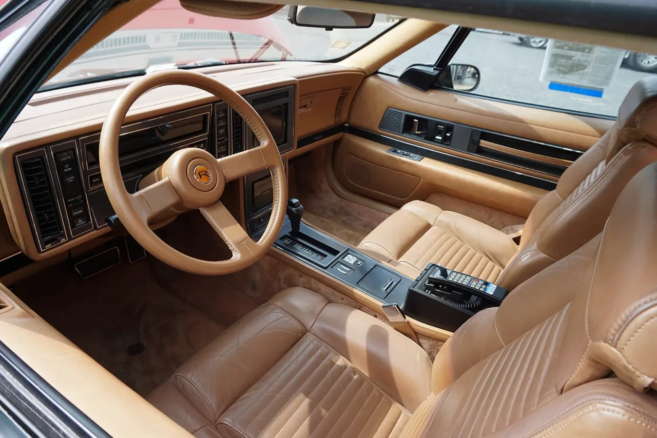 Buick Reatta, interior