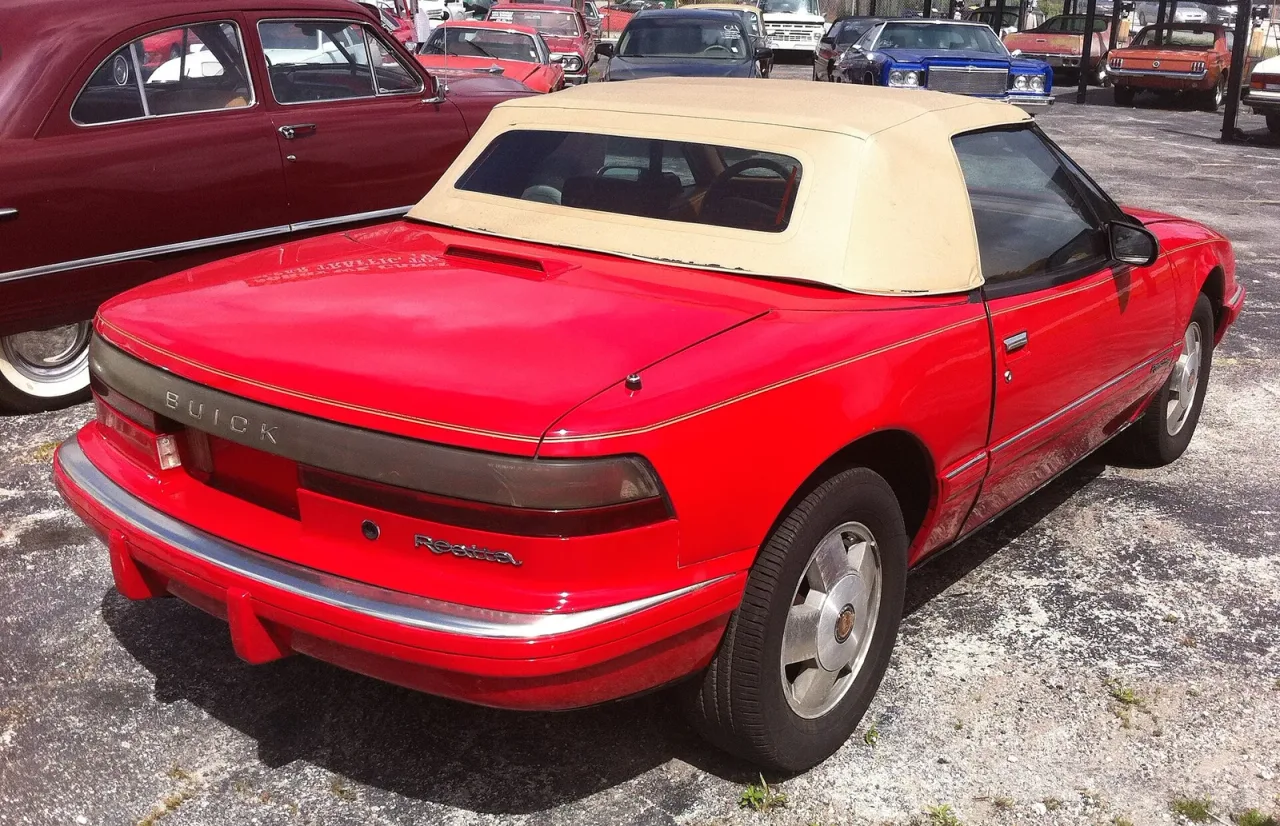 Buick Reatta, side