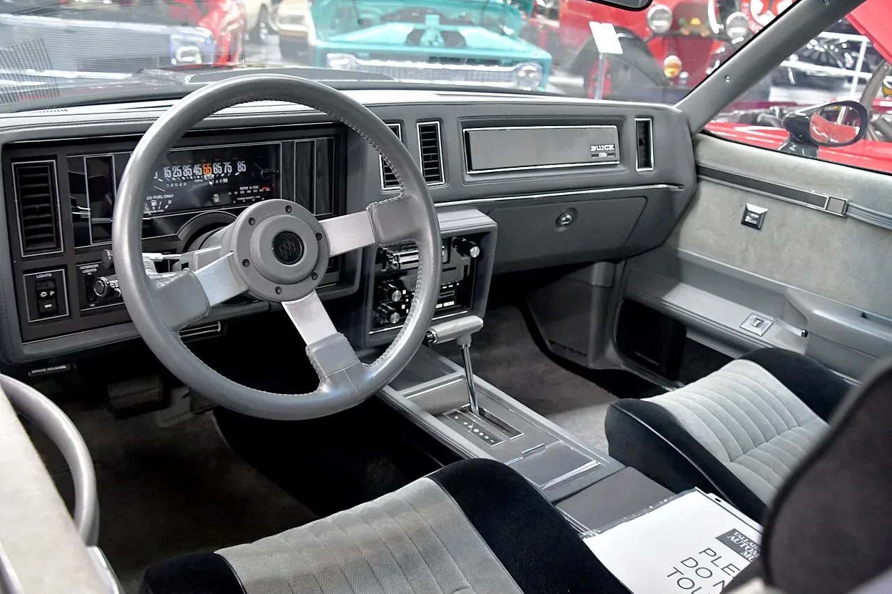 Buick Regal Grand National, interior
