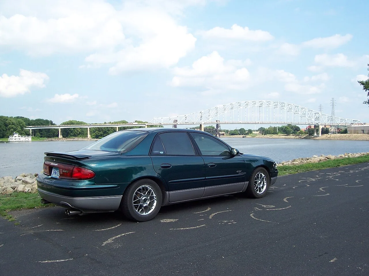 Buick Regal, side