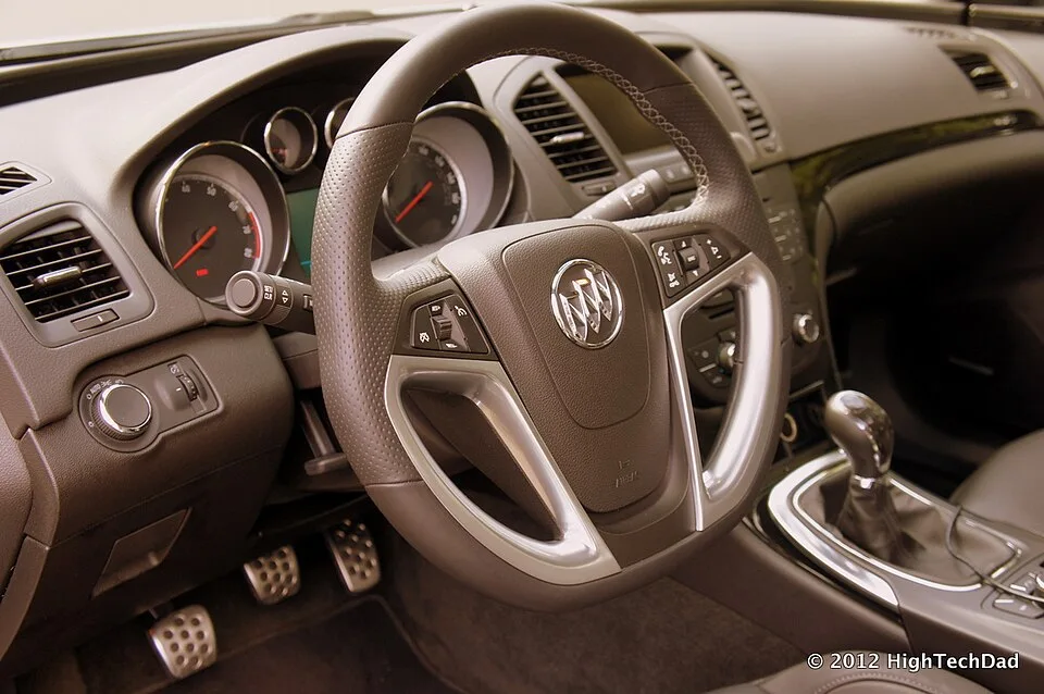 Buick Regal, side