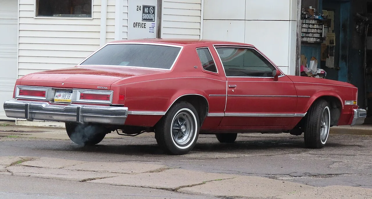 Buick Riviera, rear