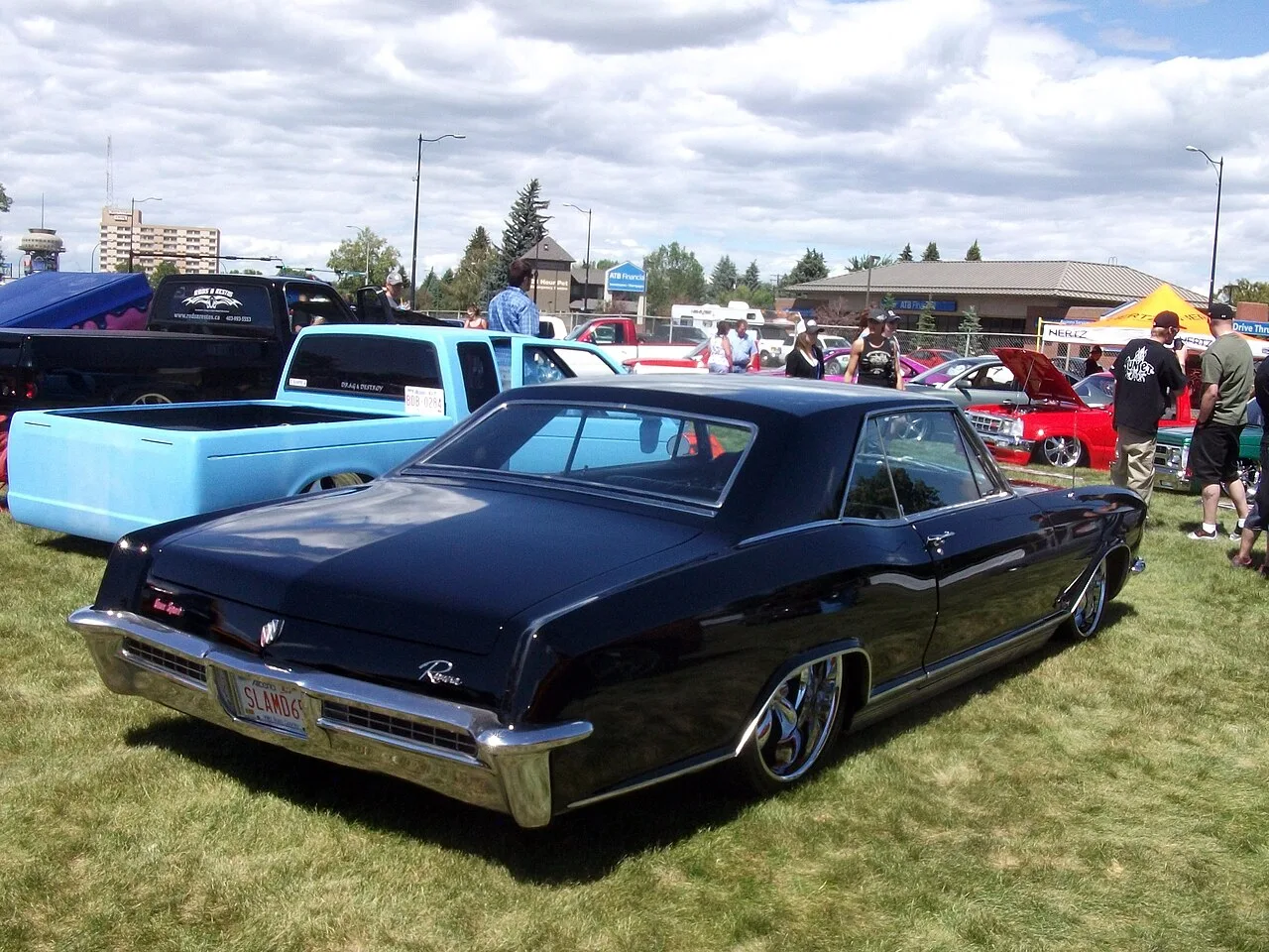 Buick Riviera, rear