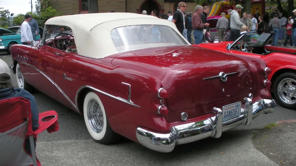 Buick Roadmaster, rear