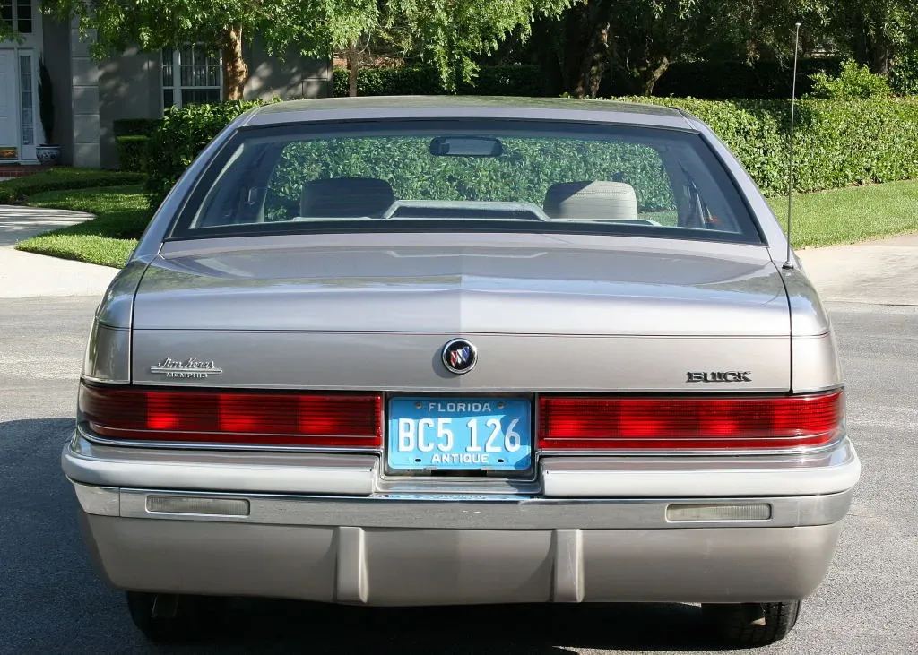 Buick Roadmaster, rear