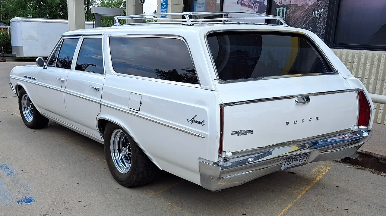 Buick Special, side