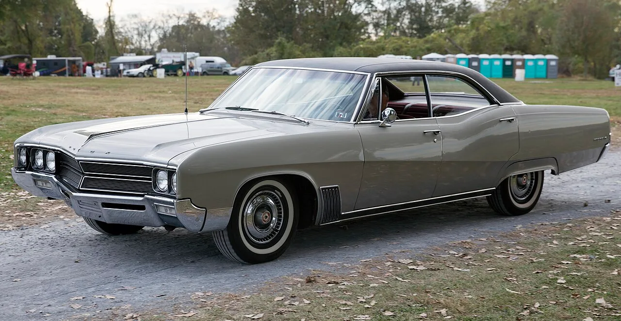 Buick Wildcat, side