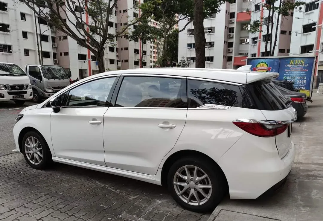 BYD e6, side