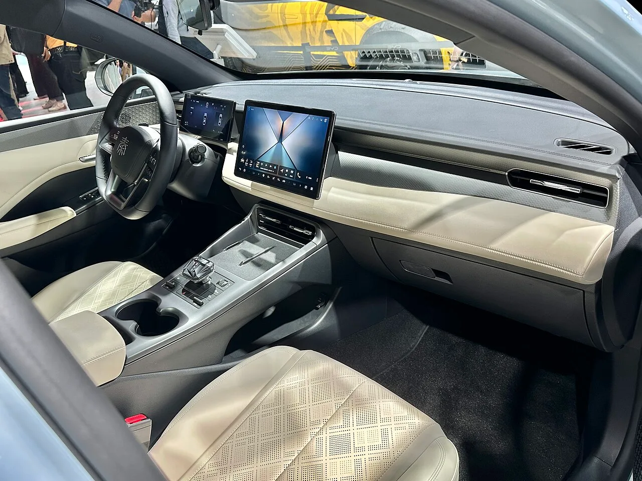 BYD Qin, interior