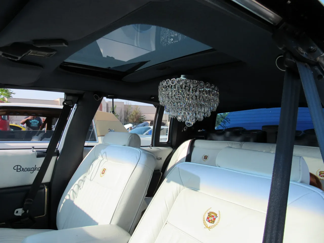 Cadillac Brougham, interior
