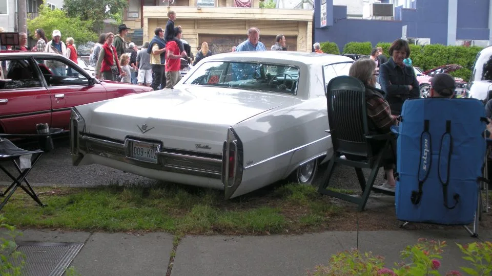 Cadillac Calais, rear