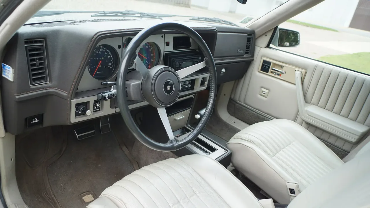 Cadillac Cimarron, interior