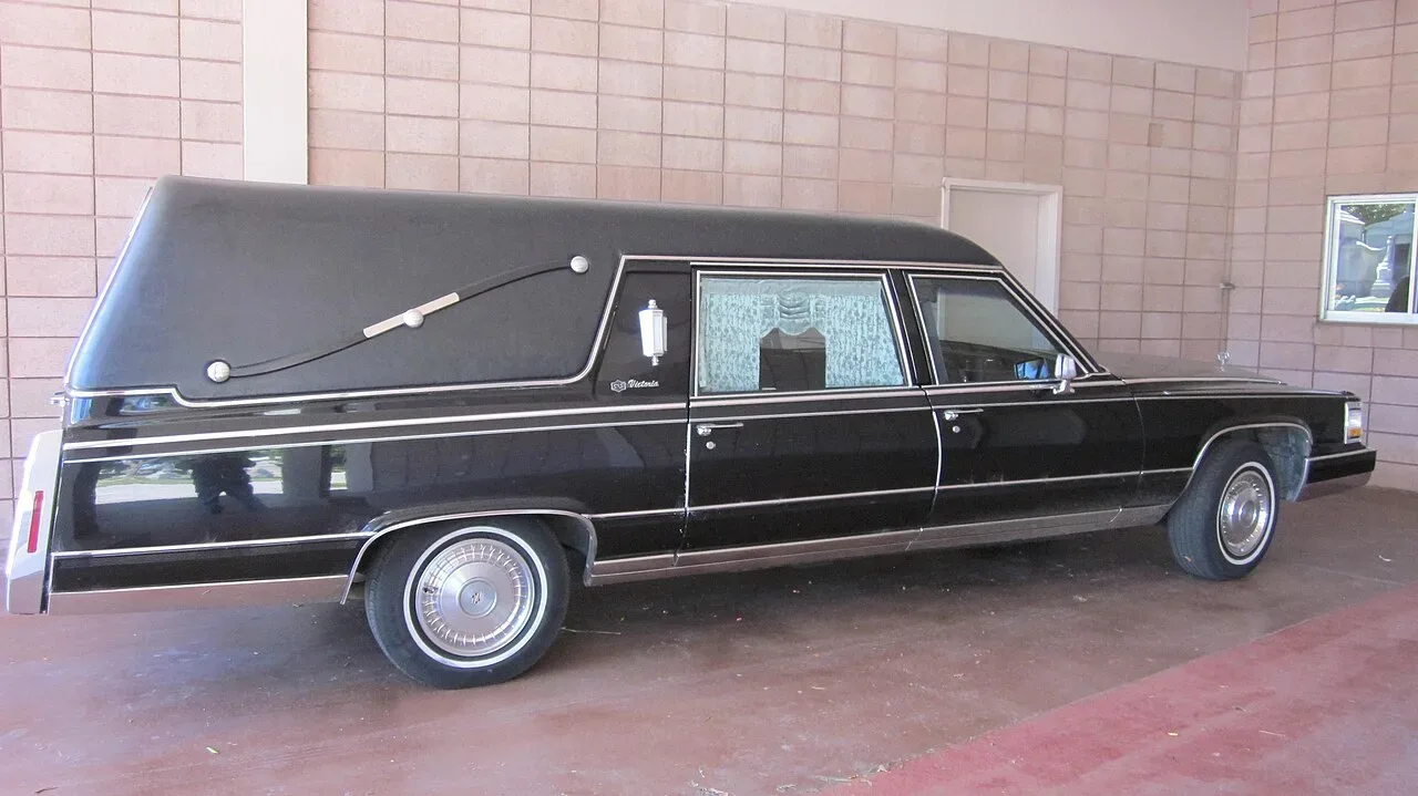 Cadillac Commercial Chassis, side
