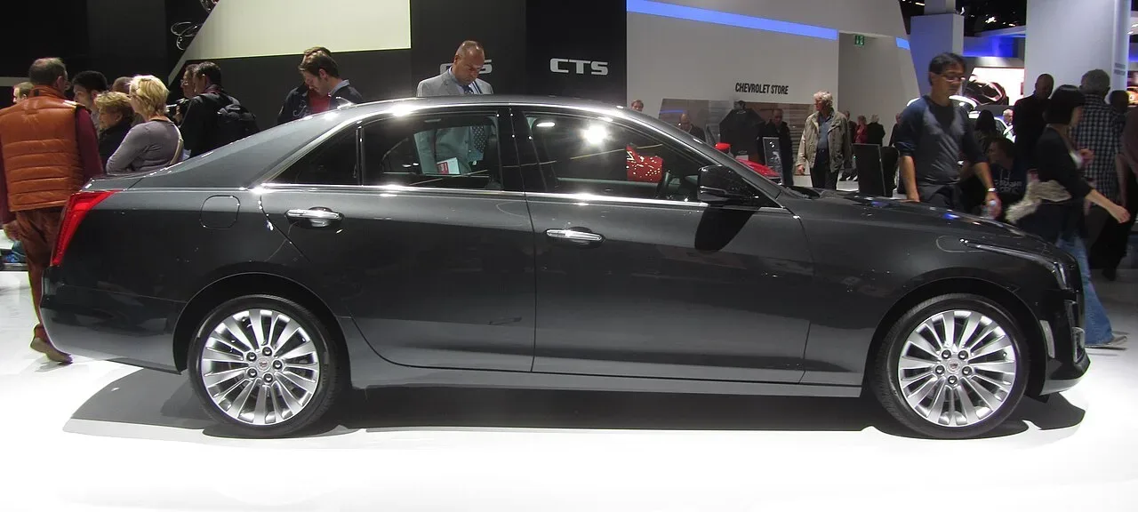 Cadillac CTS, side