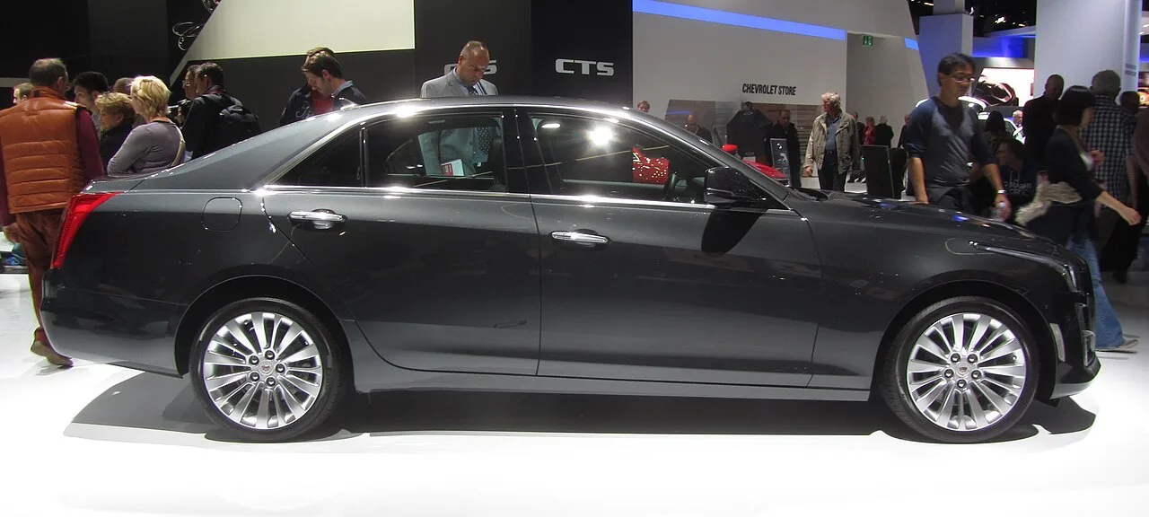 Cadillac CTS, side
