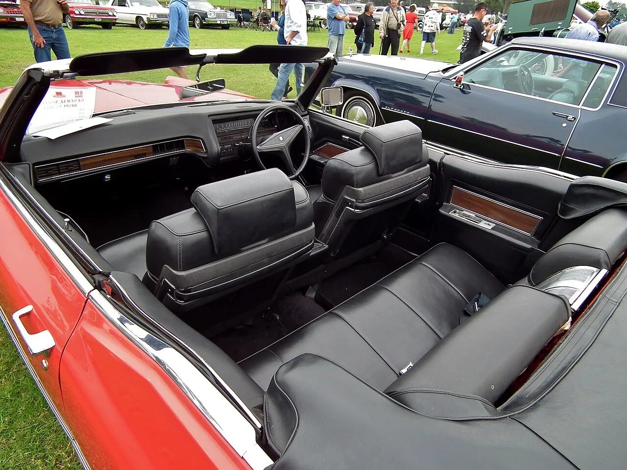 Cadillac DeVille, interior