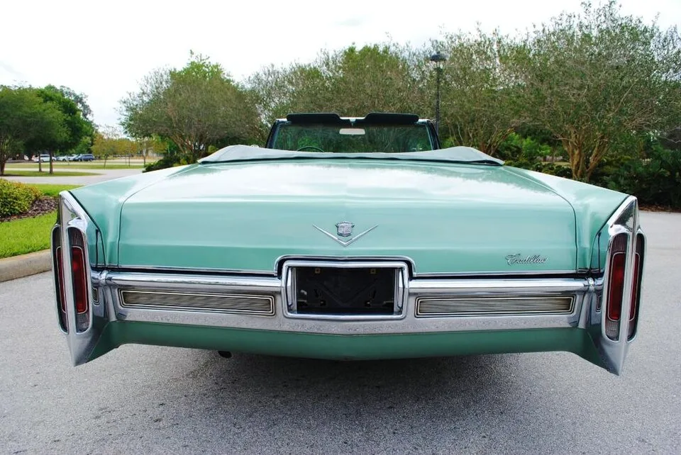 Cadillac DeVille, rear